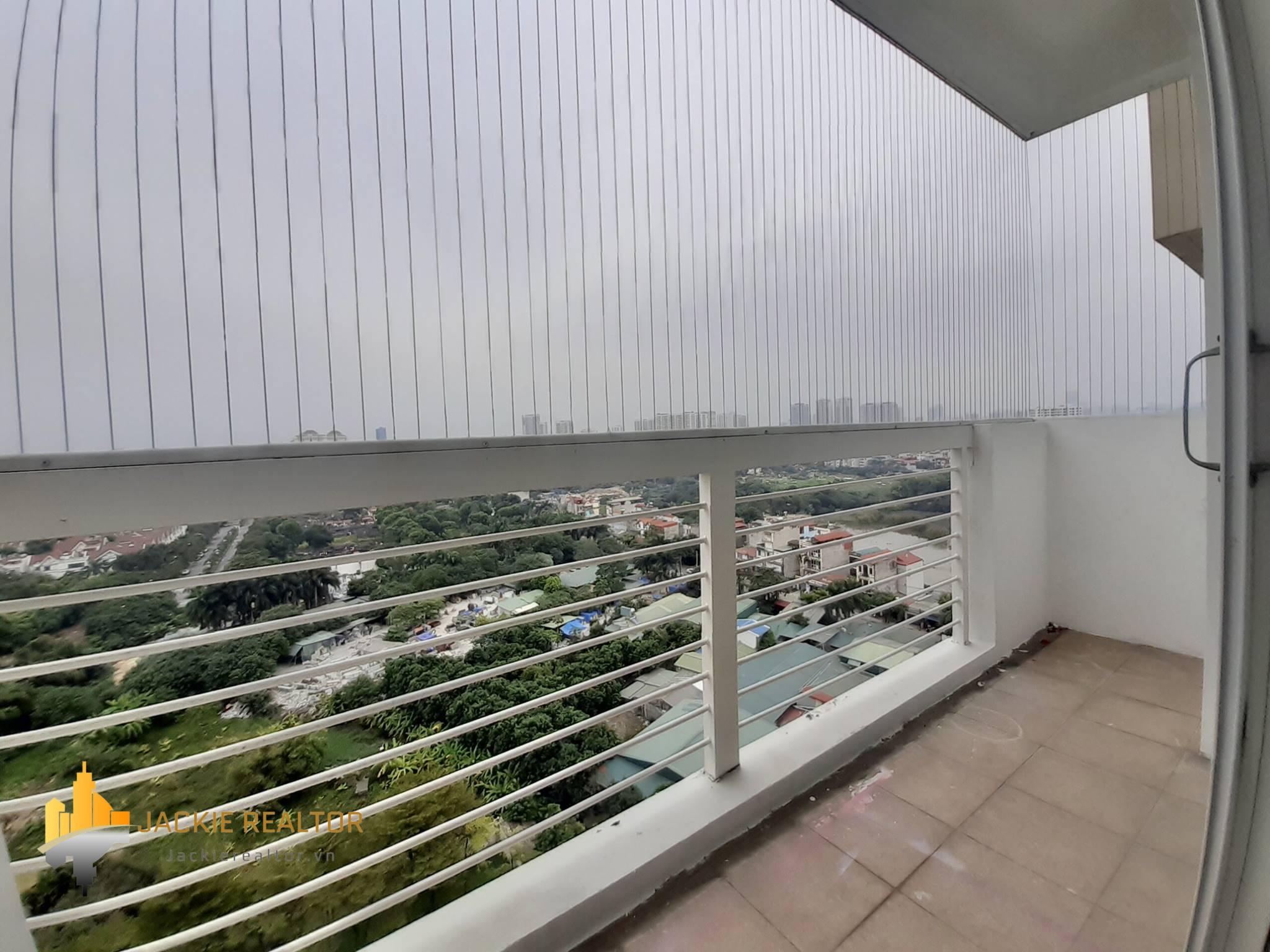 Very cheap 123m2 apartment for rent in E1 Building, Ciputra (1)