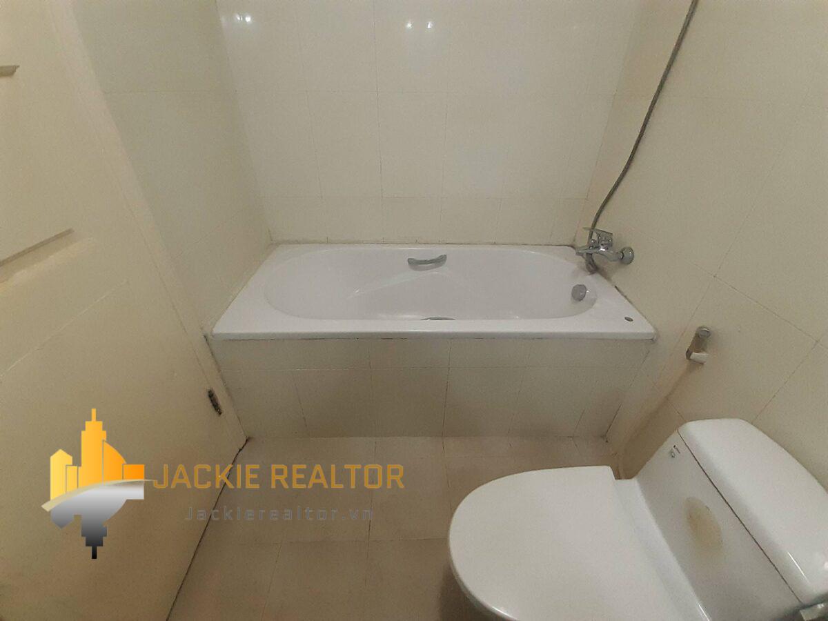 Very cheap 123m2 apartment for rent in E1 Building, Ciputra (10)