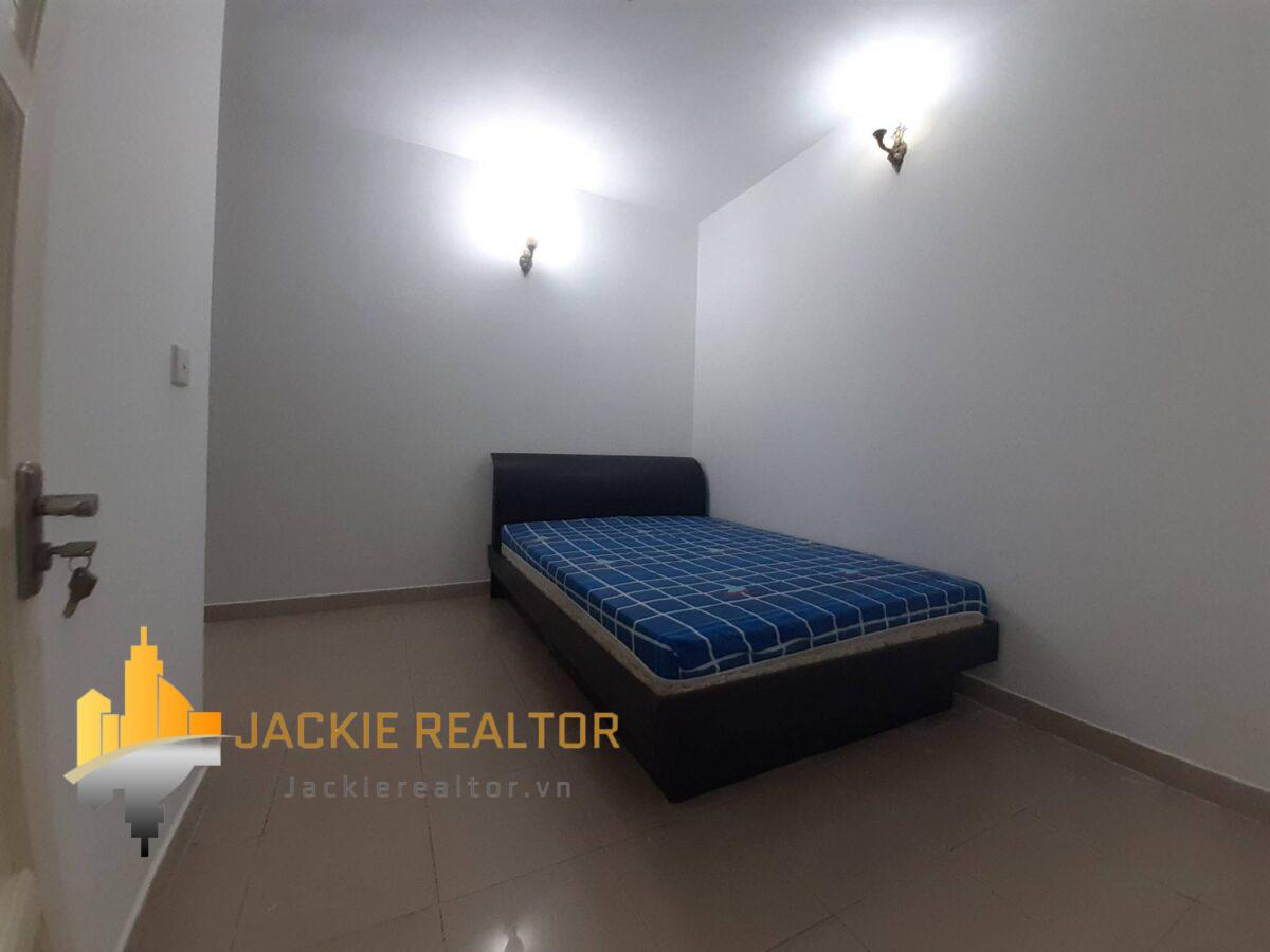 Very cheap 123m2 apartment for rent in E1 Building, Ciputra (9)