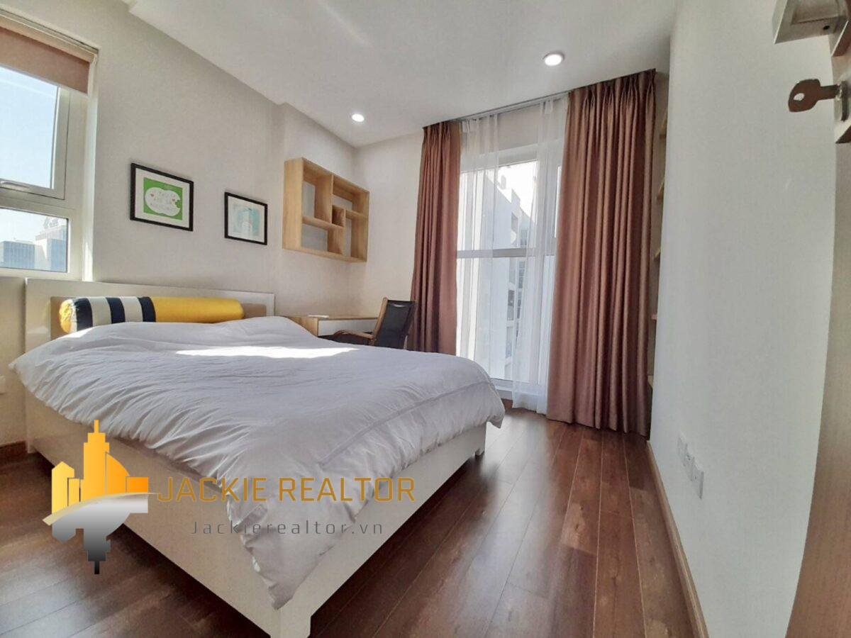 Beautiful L4 Ciputra apartment with Ciputra golf view for rent (13)