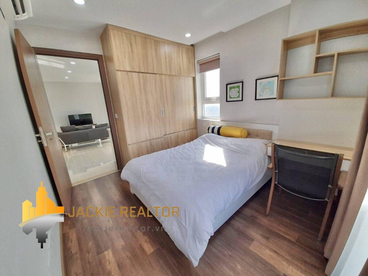 Beautiful L4 Ciputra apartment with Ciputra golf view for rent (14)