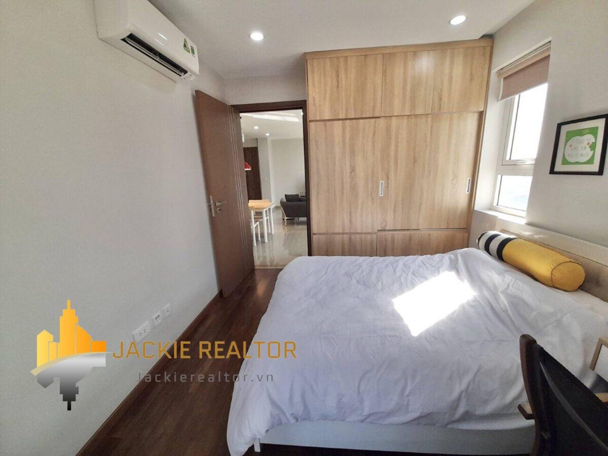 Beautiful L4 Ciputra apartment with Ciputra golf view for rent (15)
