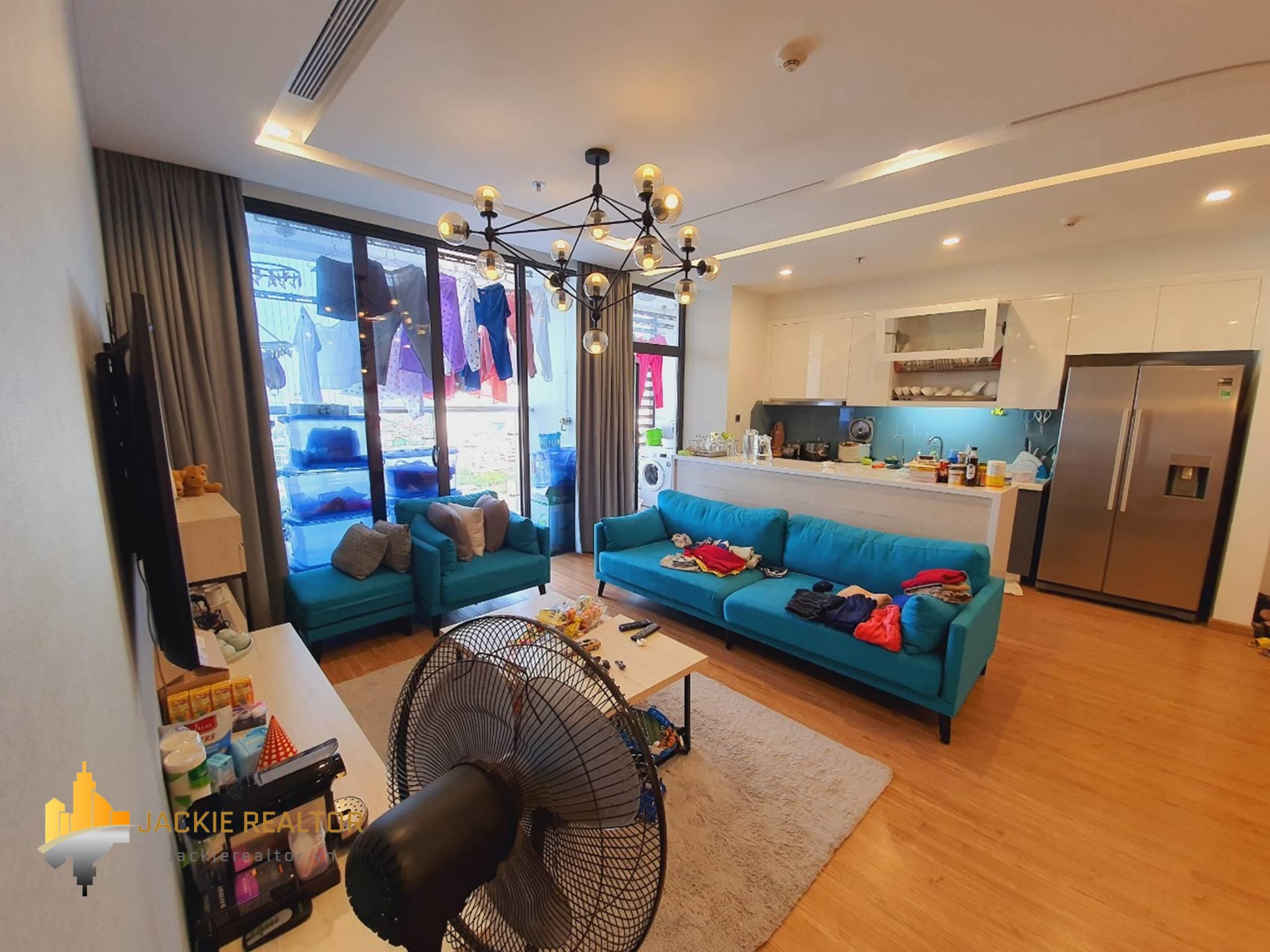 Big 3BRs lake view apartment for rent in Vinhomes Metropolis (16)