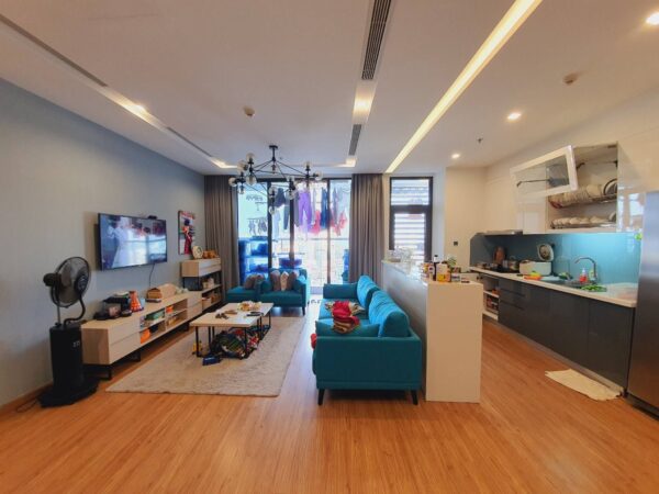 Big 3BRs lake view apartment for rent in Vinhomes Metropolis (19)