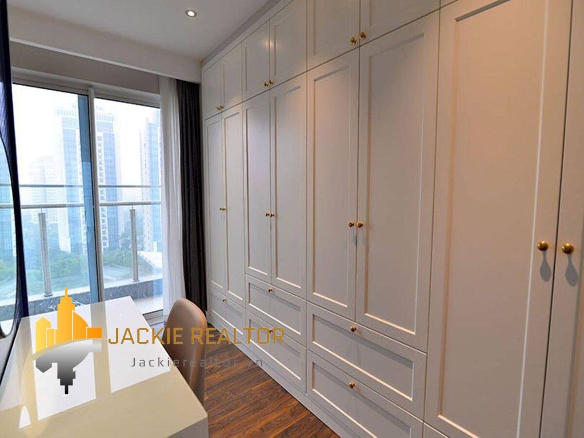 Big Eye-catching apartment for rent in L4 Ciputra (12)
