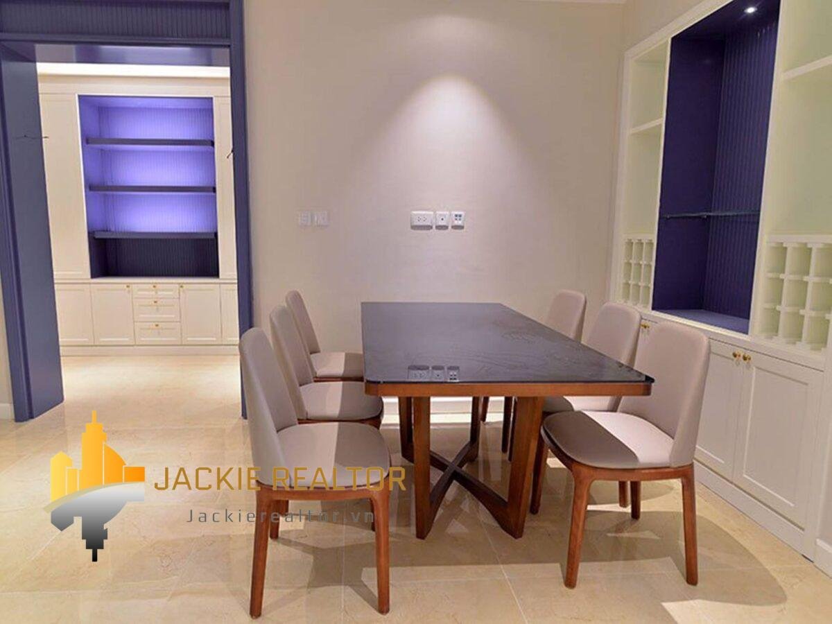 Big Eye-catching apartment for rent in L4 Ciputra (4)