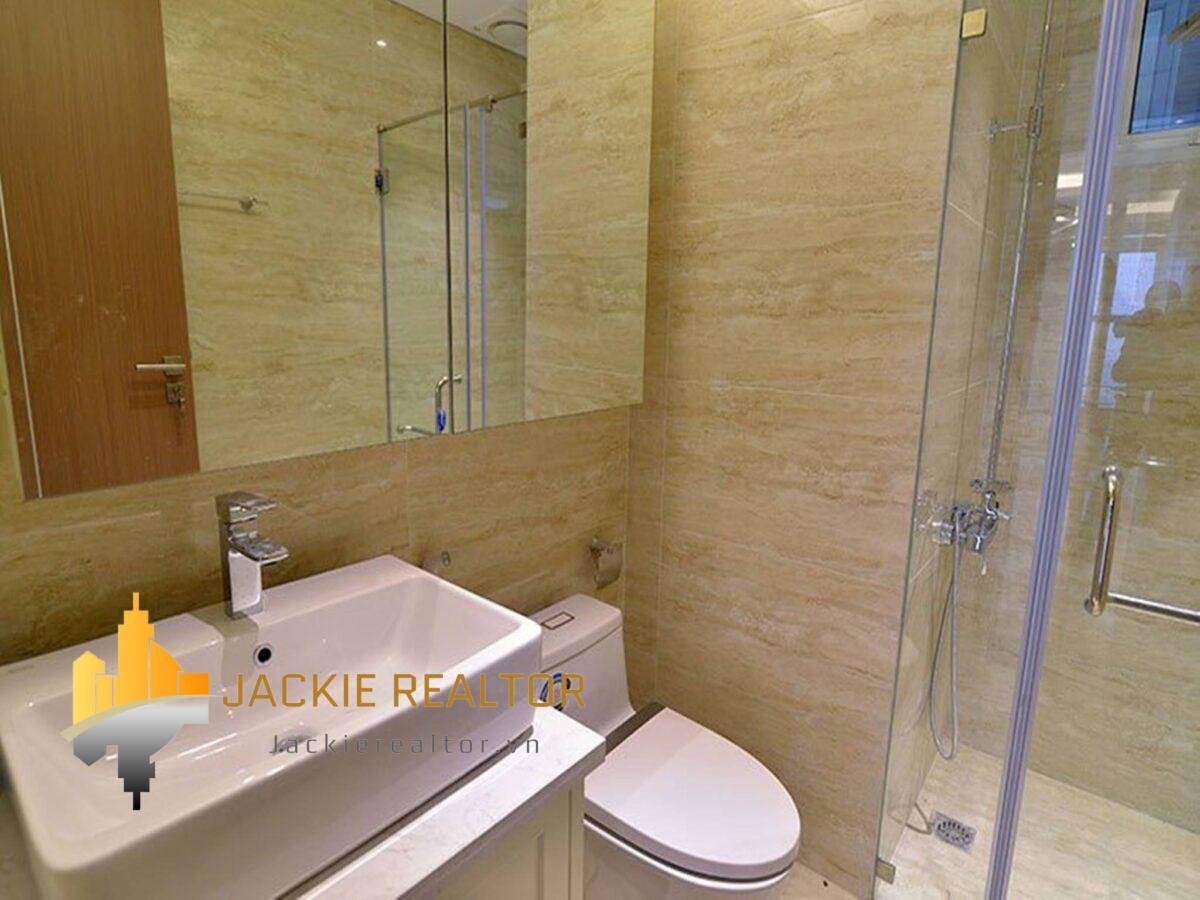 Big Eye-catching apartment for rent in L4 Ciputra (9)