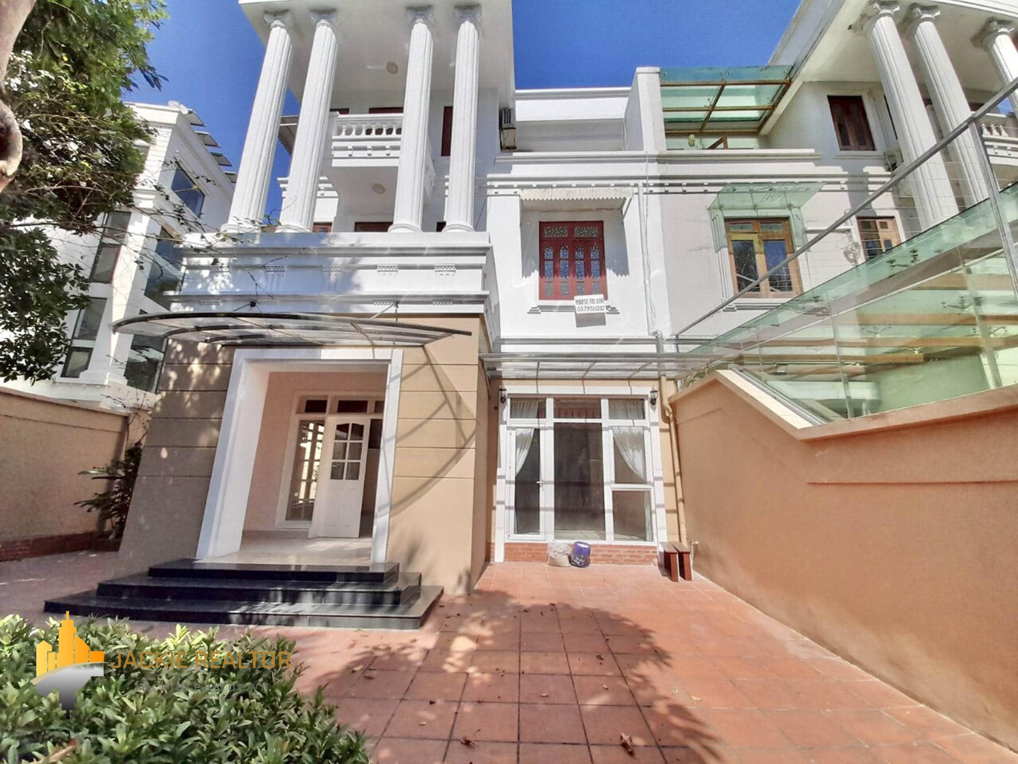 Big Well-renovated Garden Villa For Rent In C7 Ciputra (1)