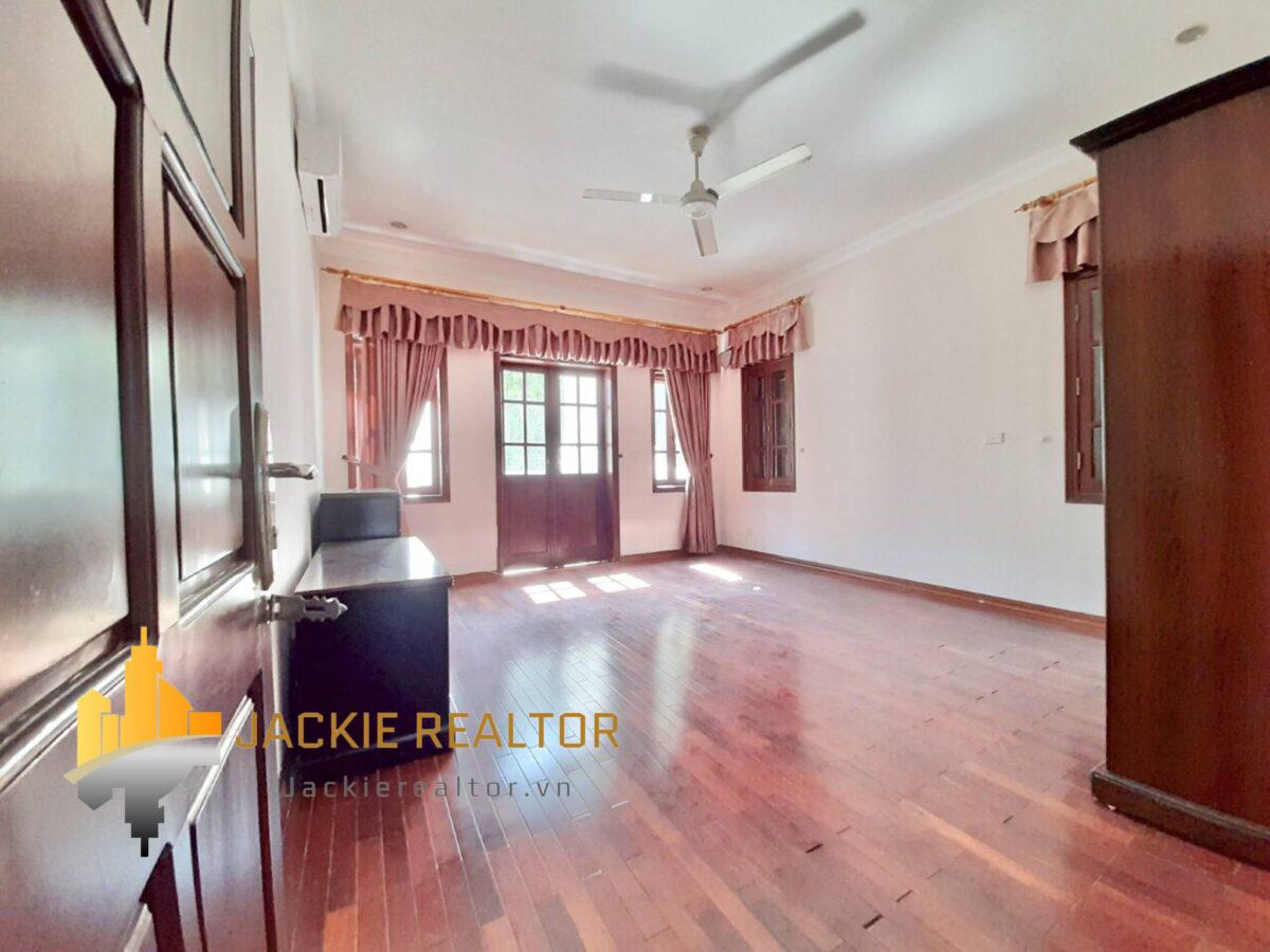 Big Well-renovated Garden Villa For Rent In C7 Ciputra (15)