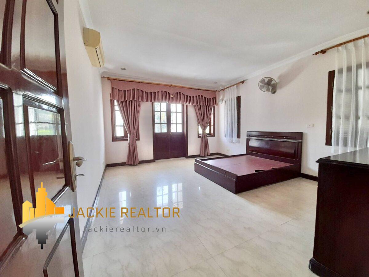 Big Well-renovated Garden Villa For Rent In C7 Ciputra (22)