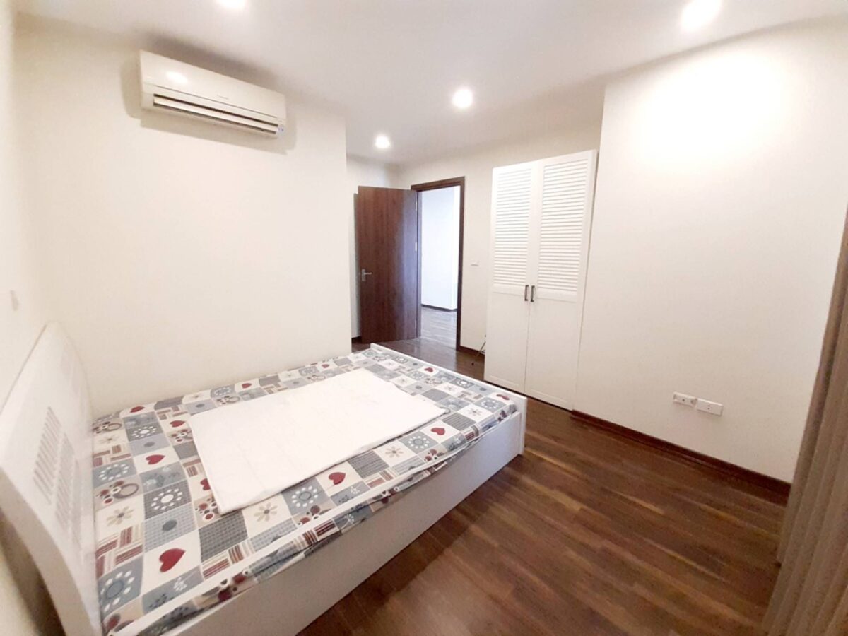 Big but affordable Lac Hong Westlake apartment for rent only USD 350month (5)