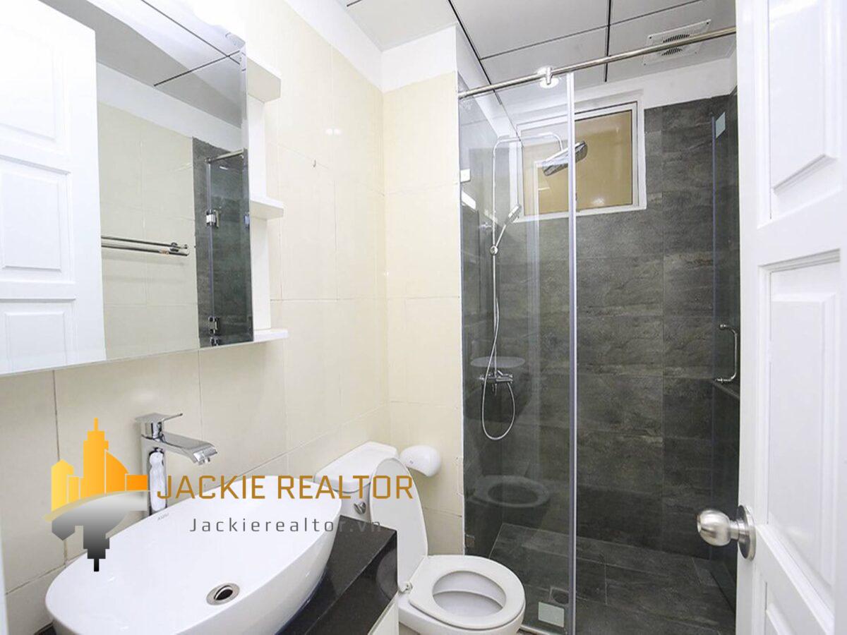 Bright 123m2 apartment for rent in G2 Building, Ciputra Hanoi (7)