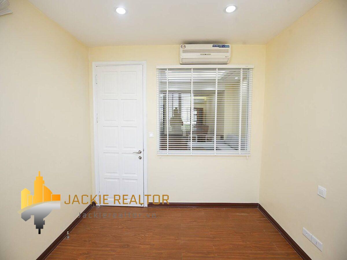 Bright 123m2 apartment for rent in G2 Building, Ciputra Hanoi (9)