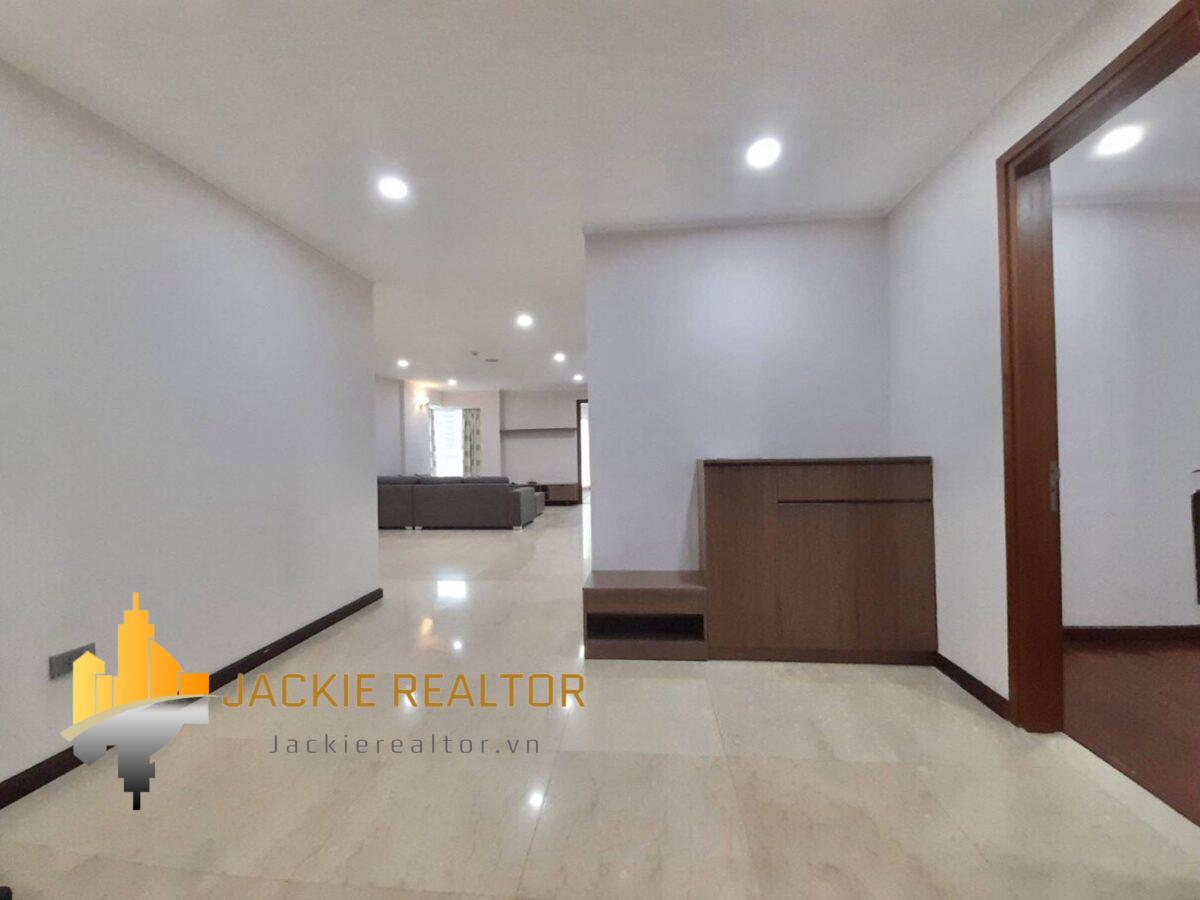 Charming L2 Ciputra apartment for rent (1)