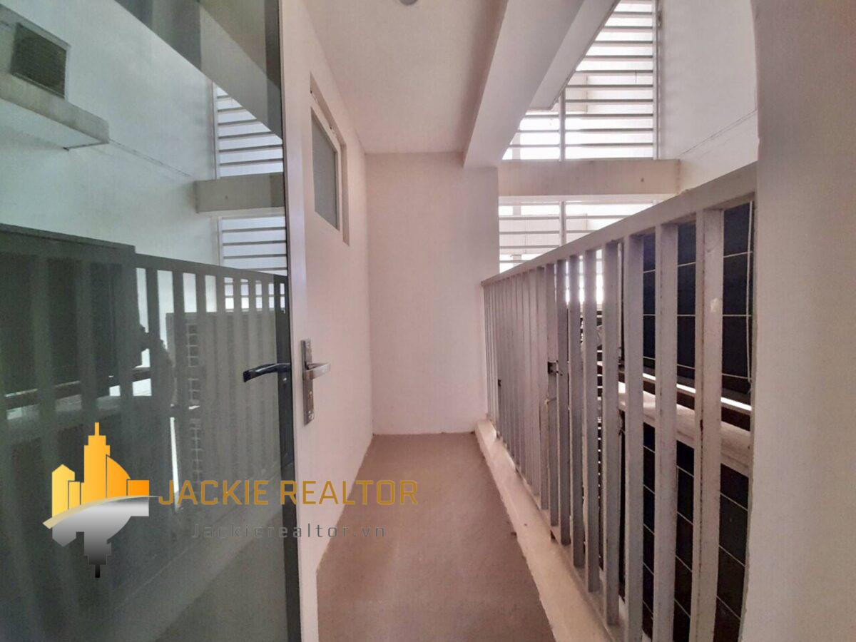 Charming L2 Ciputra apartment for rent (7)