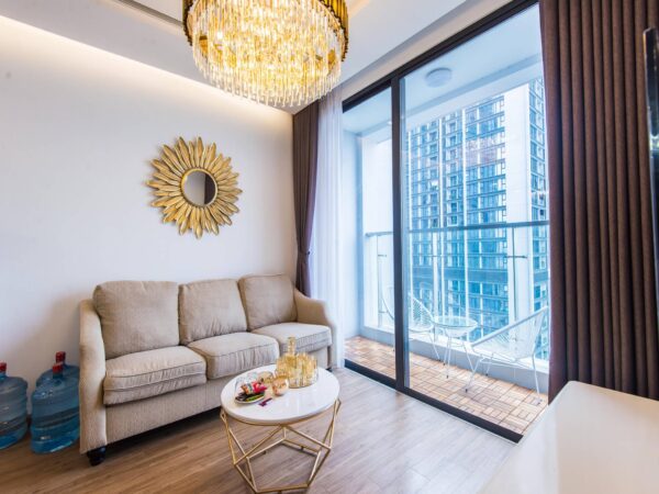 Cool light-filled M3 Vinhomes Metropolis apartment for rent (12)
