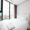 Cool light-filled M3 Vinhomes Metropolis apartment for rent (8)