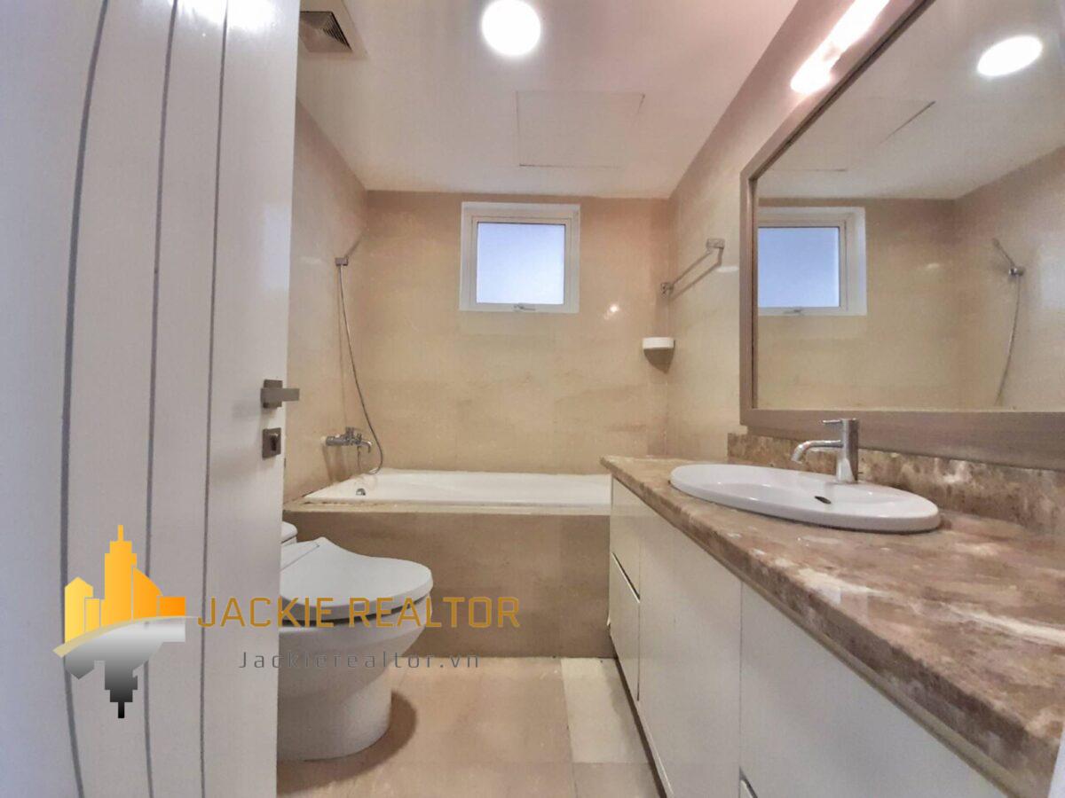 Great 154m2 apartment for rent in L1 Building, The Link Ciputra (13)