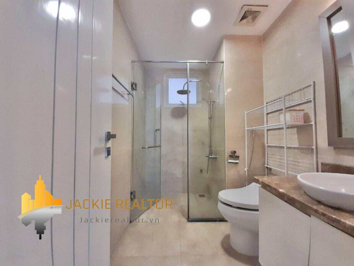 Great 154m2 apartment for rent in L1 Building, The Link Ciputra (7)