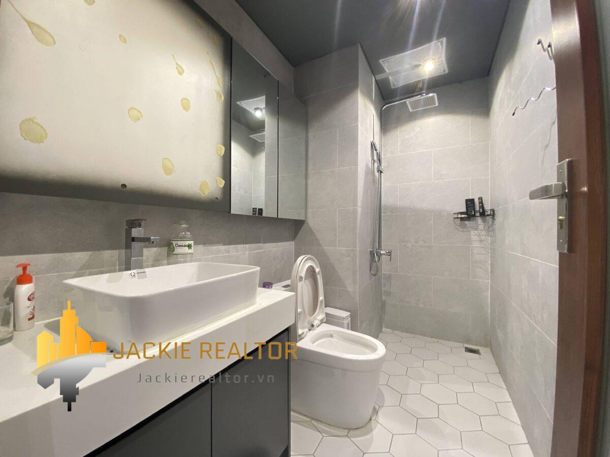 Impressive 2BRs apartment for rent in R2, Sunshine Riverside (12)