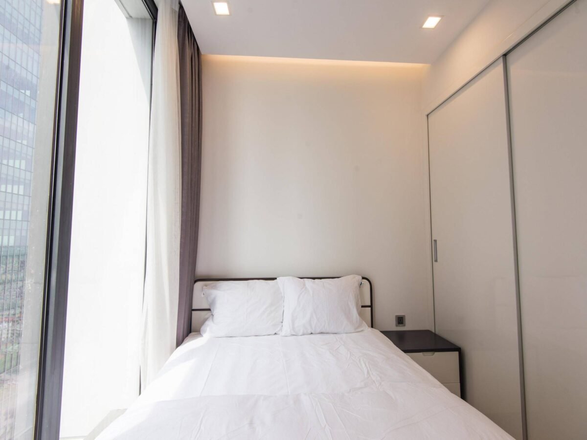 New 2BRs apartment at M1 Vinhomes Metropolis with a sparkling city view for rent (1)