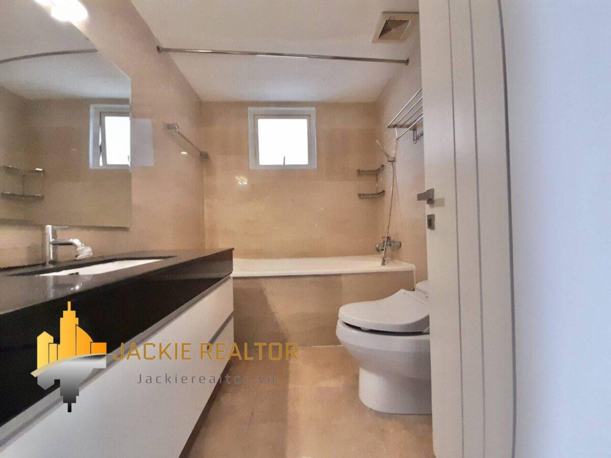 Spacious 154m2 apartment for rent in L2 Building, The Link Ciputra (14)