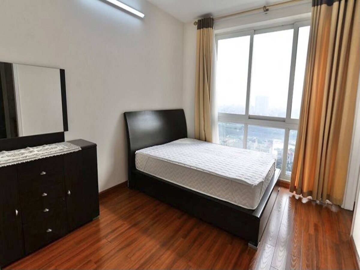 Amazing huge 182m2 apartment for rent at P1 Ciputra (1)