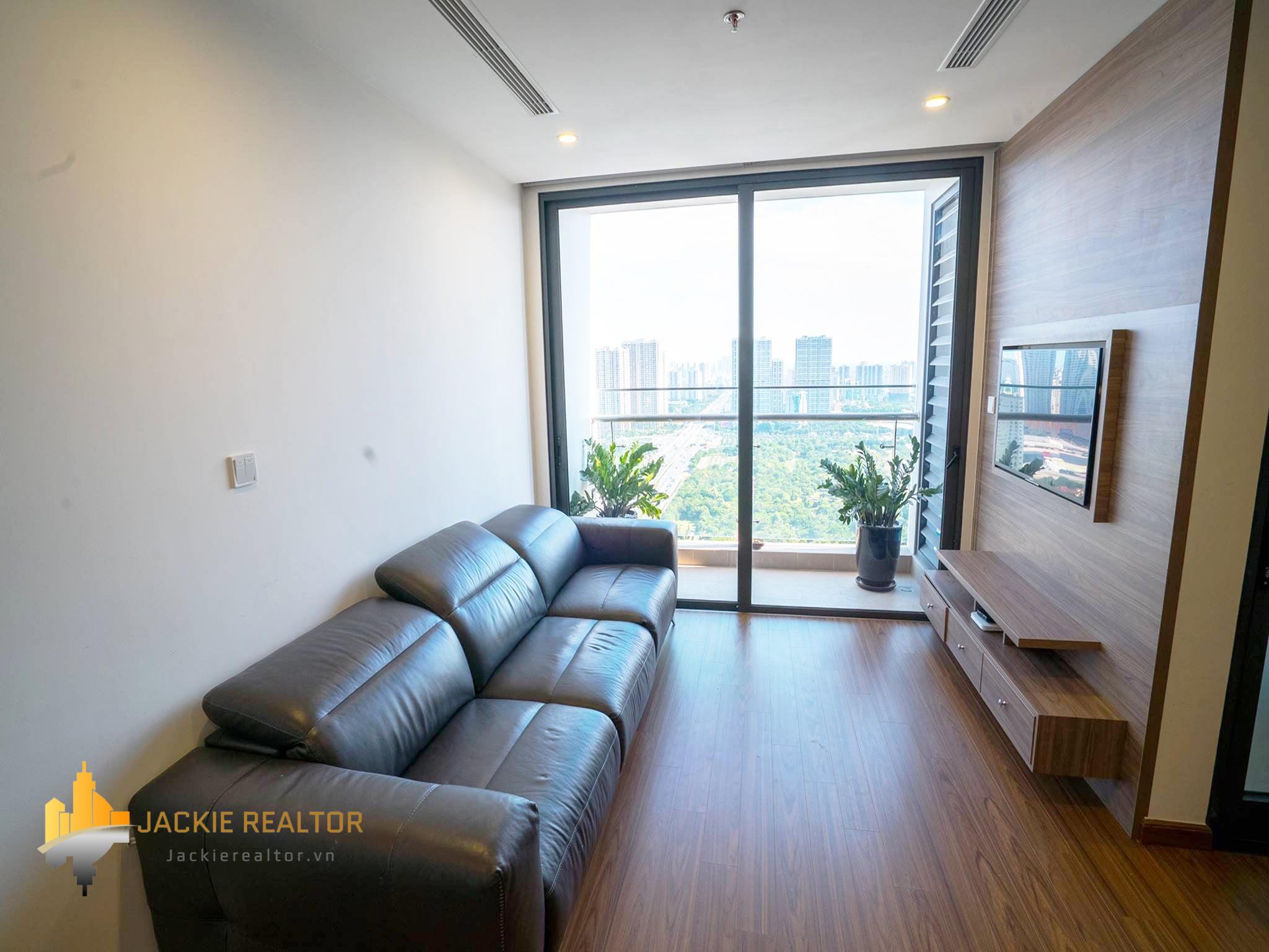 Bright apartment at W1 Vinhomes West Point for rent (1)