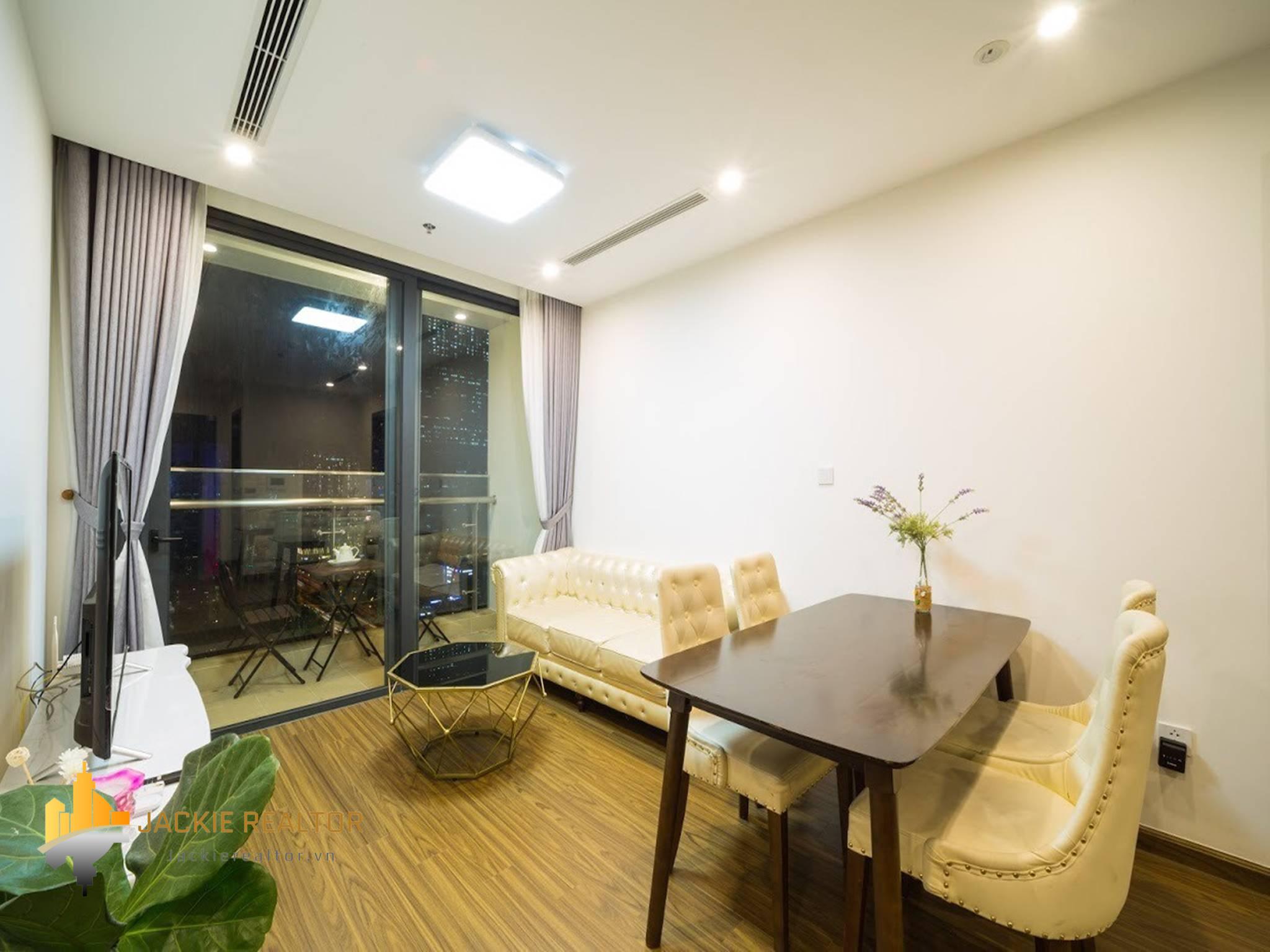 Gorgeous 3BRs Vinhomes West Point apartment for rent (1)