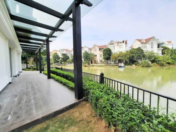 New 4BRs detached villa for rent in Vinhomes Riverside Long Bien (1)