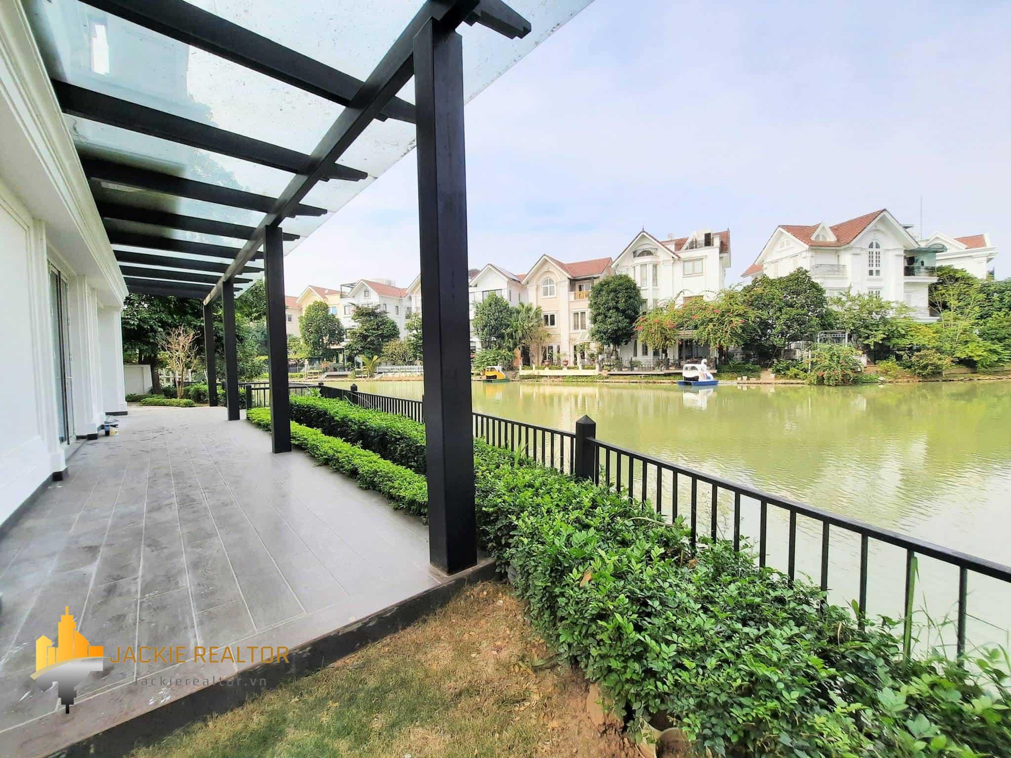 New 4BRs detached villa for rent in Vinhomes Riverside Long Bien (1)