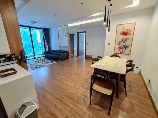 Spacious 3BDs apartment at Vinhomes Metropolis for rent (1)