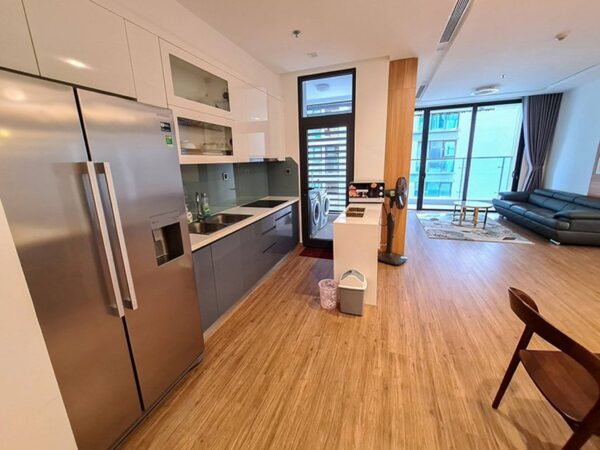 Spacious 3BDs apartment at Vinhomes Metropolis for rent (2)