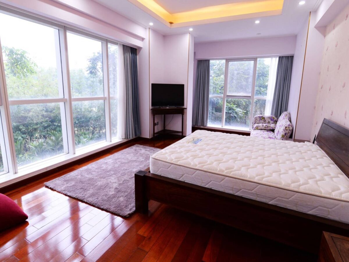 Splendid 267m2 apartment for rent at The Link Ciputra (12)