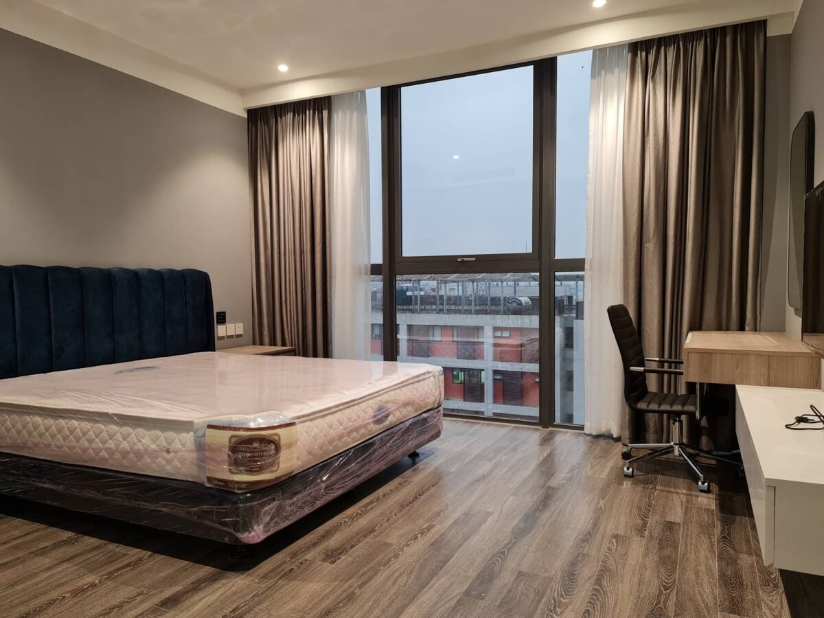 Stunningly beautiful serviced apartment at 249 Thuy Khue named 'Lexington' for rent (5)