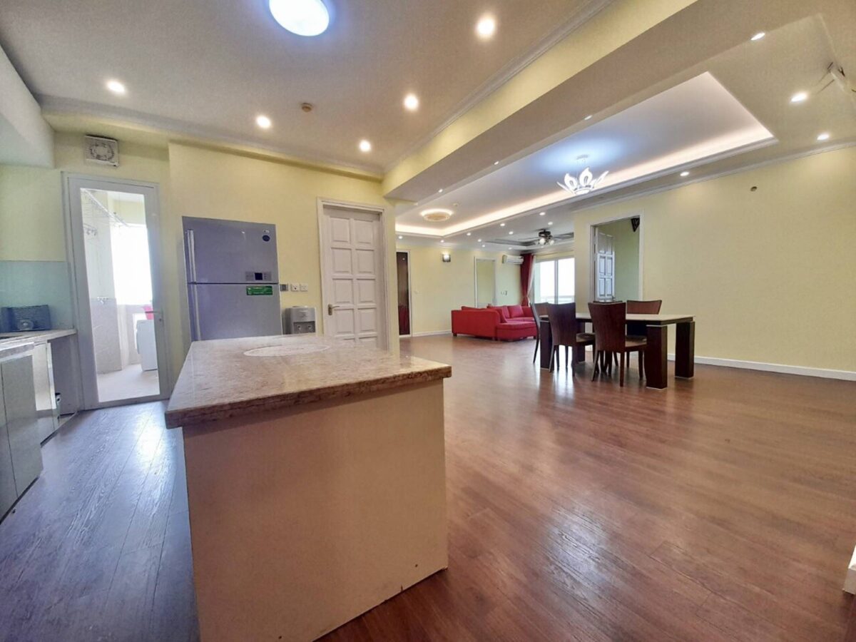 Beautiful red sofa apartment for rent at E1 Ciputra (4)