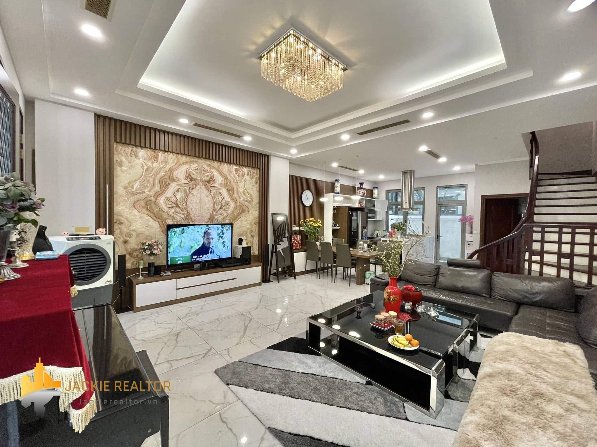 Big rental adjacent house at Vinhomes Riverside (1)