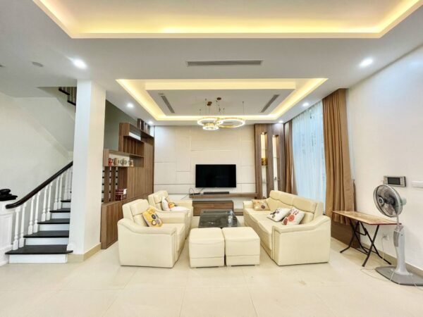 Fully furnished 3BDs semi-detached villa for rent at Vinhomes Riverside (1)