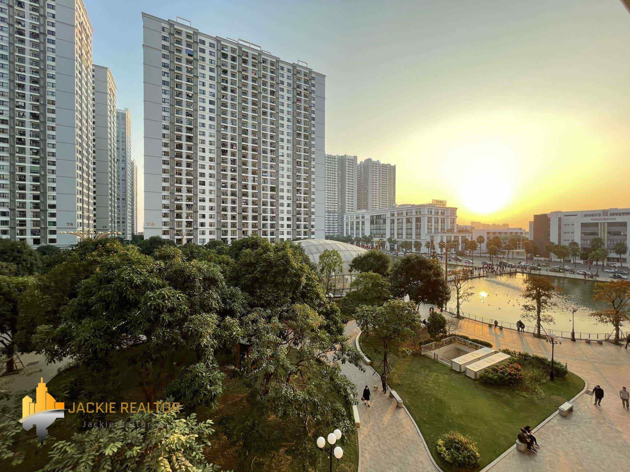 Great view from this Times City apartment for rent for only 1.200 USD (1)