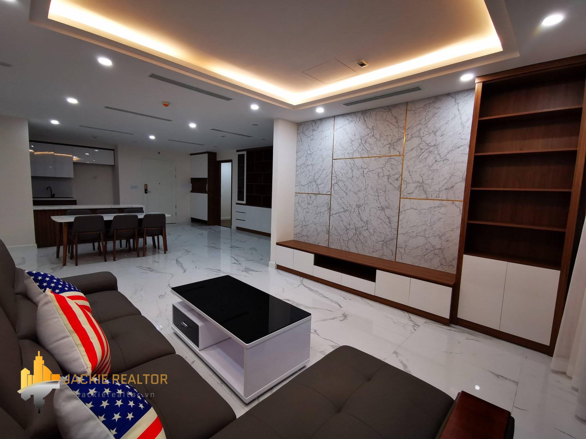 Amazing 2BRs apartment for rent at Sunshine Center (1)