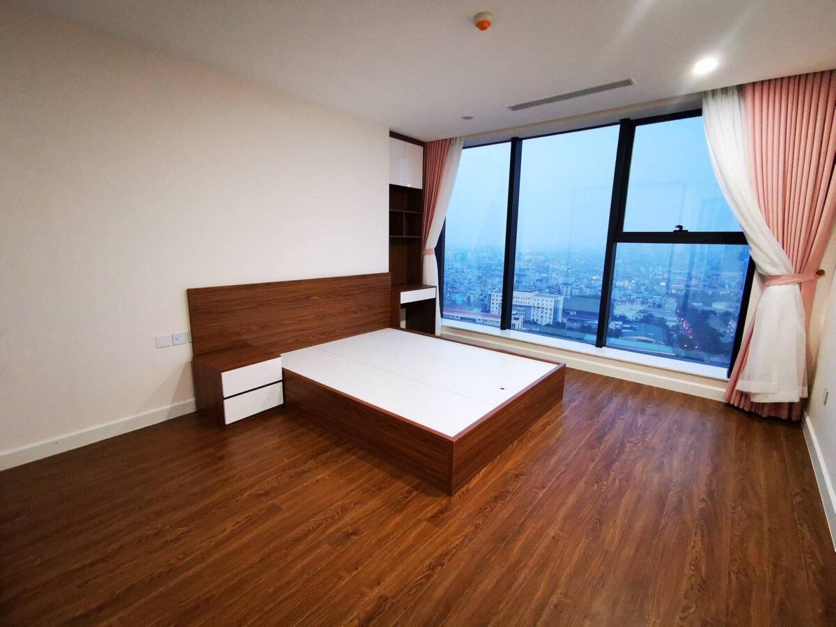 Amazing 2BRs apartment for rent at Sunshine Center (5)