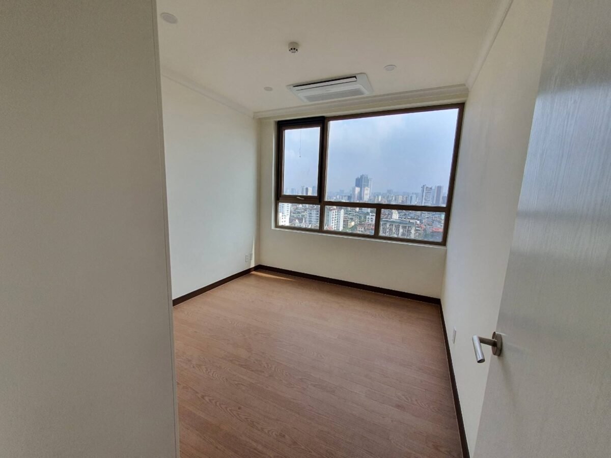 Basic furnishing 3-bedroom apartment for rent at Starlake Hanoi (7)