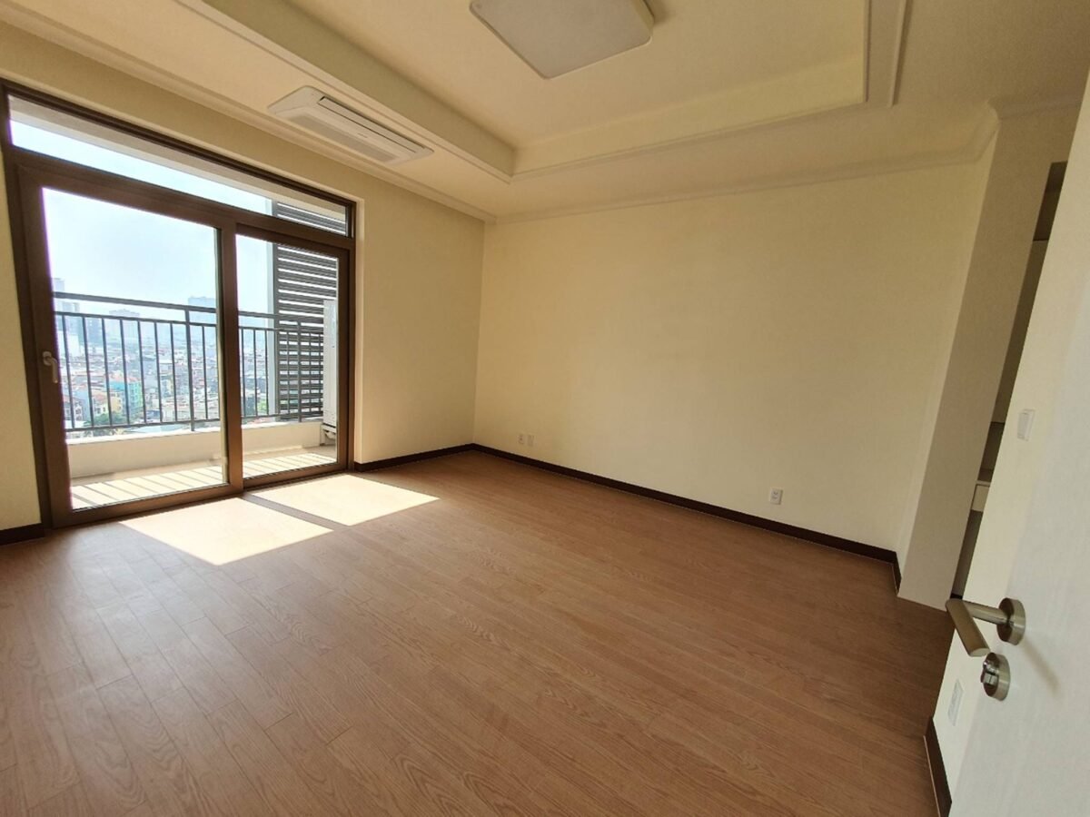 Basic furnishing 3-bedroom apartment for rent at Starlake Hanoi (8)