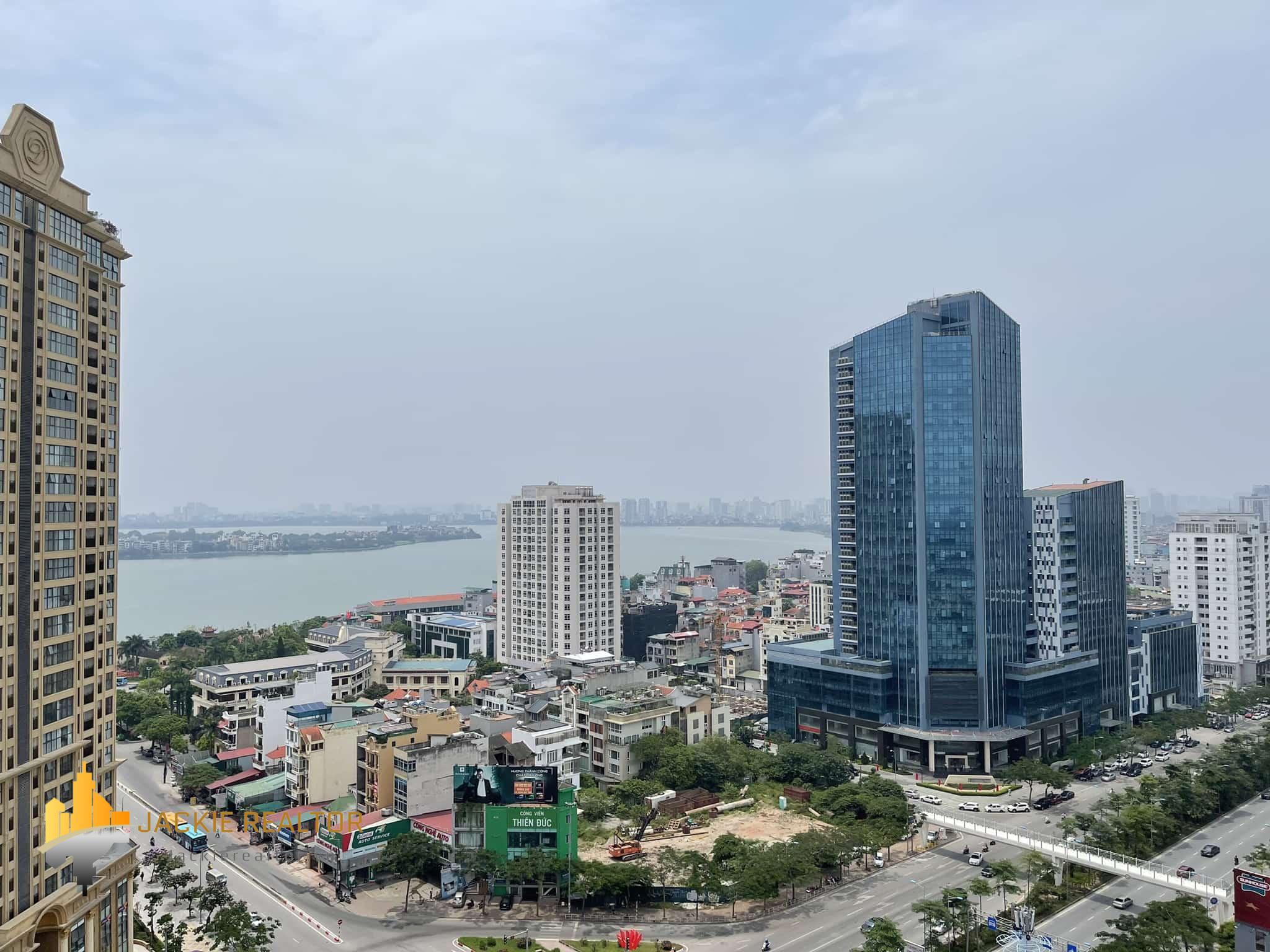 Fantastic lake view apartment at G3 Ciputra for rent (1)