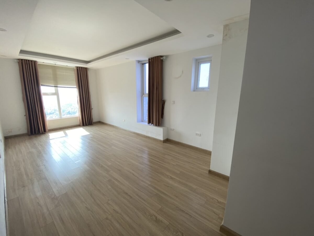 Great unfurnished 4BRs duplex apartment for rent at N02-T3 building (Quang Minh Tower) (11)