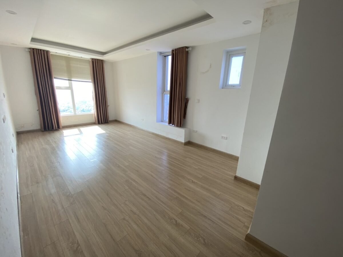Great unfurnished 4BRs duplex apartment for rent at N02-T3 building (Quang Minh Tower) (13)