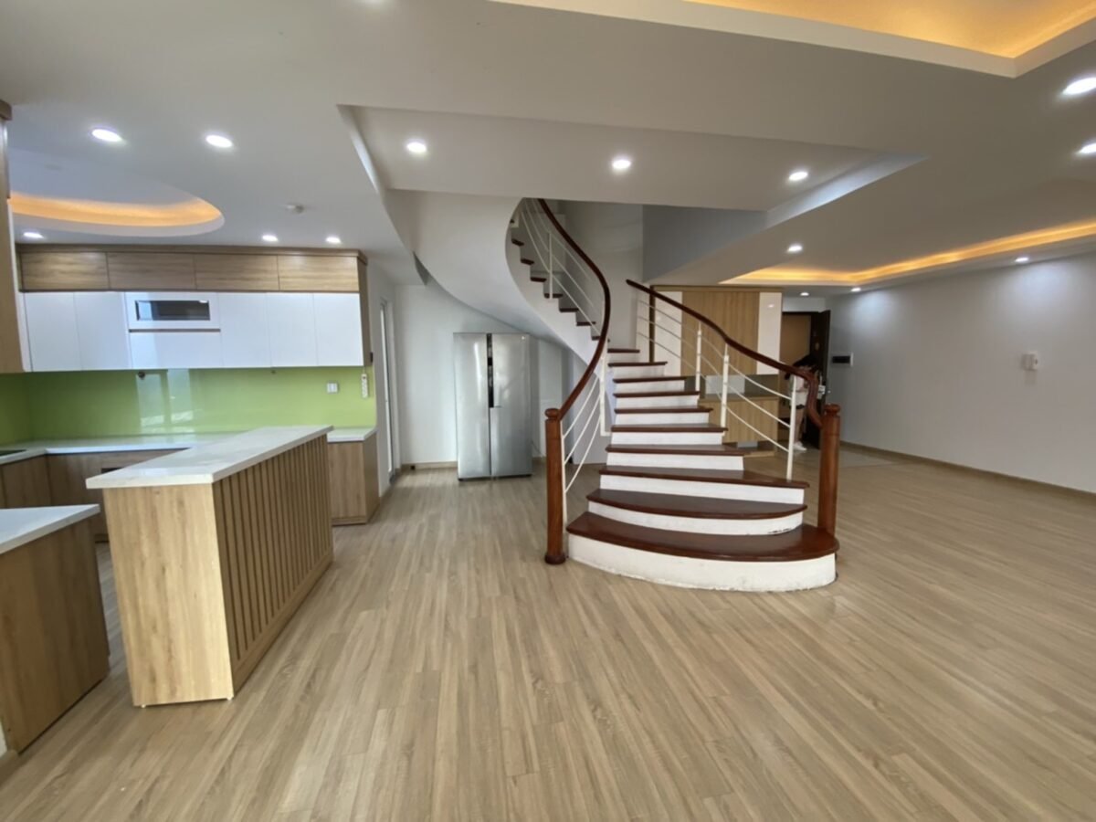 Great unfurnished 4BRs duplex apartment for rent at N02-T3 building (Quang Minh Tower) (6)