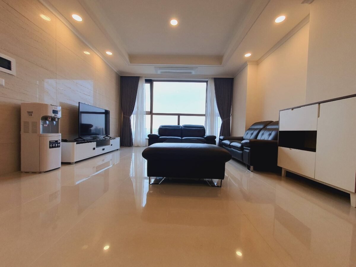 HOT! Impressive 3-bedroom apartment for rent in Starlake Gallery (3)