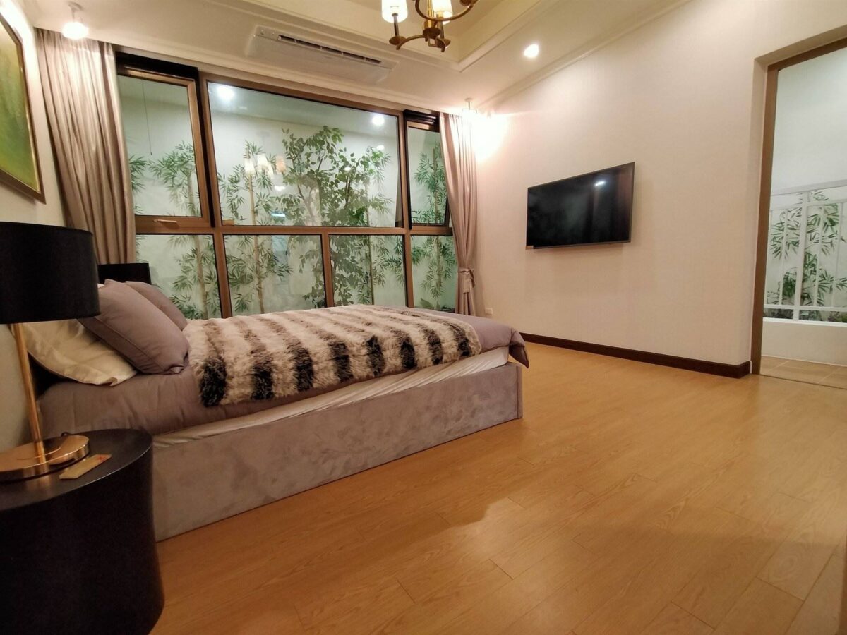 Big 4BRs apartment to rent at Starlake with pool view (17)