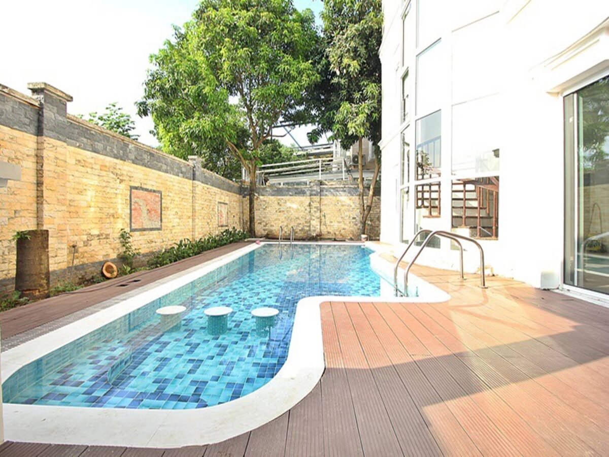 Detached villa in Ciputra for rent with a nice outdoor pool and a great garden (7)